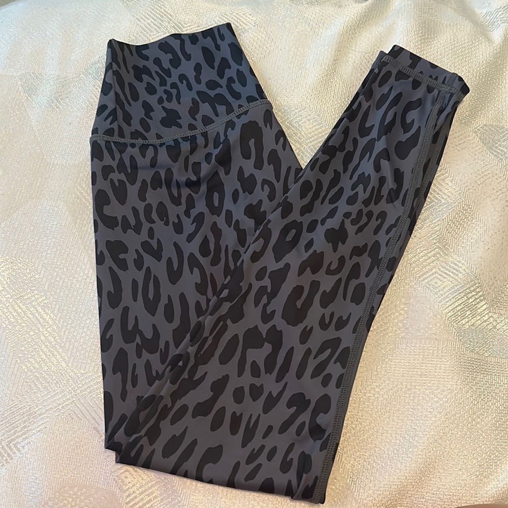 CARBON 38 pattern leggings